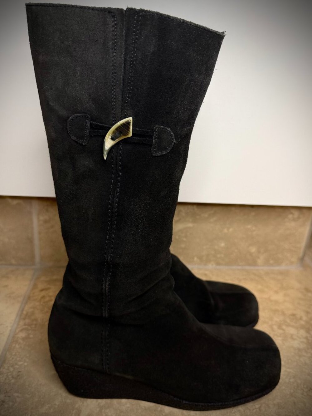 La Canadienne Black Suede Knee High, Wedge Heel, Zipper, Horn Button, boots, 8.5